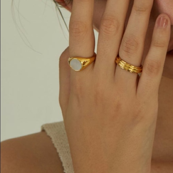 Round shell signet ring - Picture 5 of 8